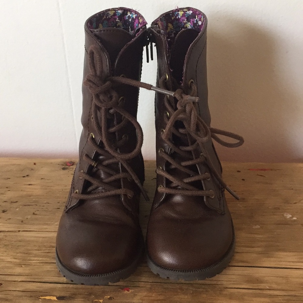 Cherokee brown lace up combat boots